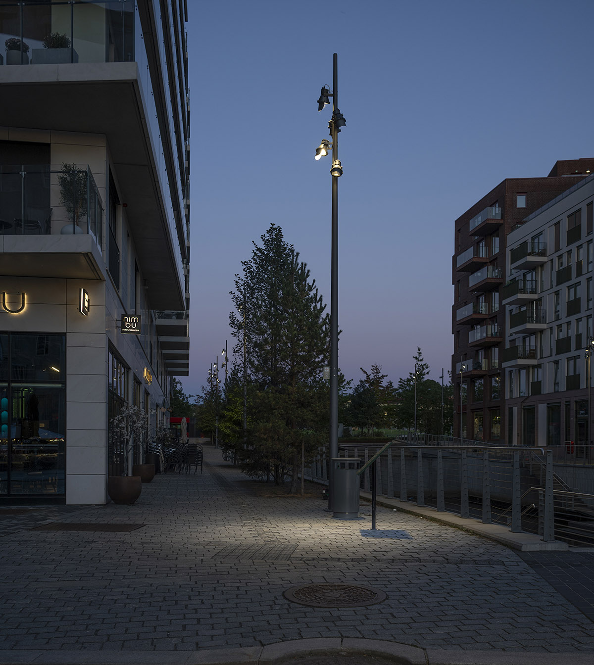 Grunningen bro binder sammen uterommet og gjør det enkelt å bevege seg mellom boligområdene og sjøen. Foto: Glenn Røkeberg