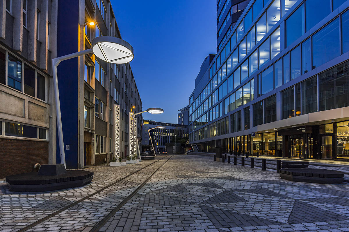 Light poles specially designed to complement the building’s modern façades. Photo: Pål Hoff