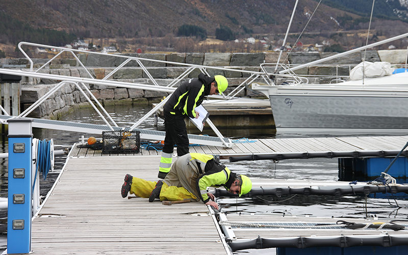Service og vedlikehold på marina.