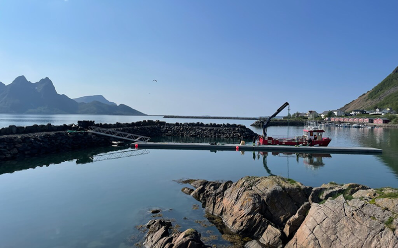 Montering av brygge, mai 2022.