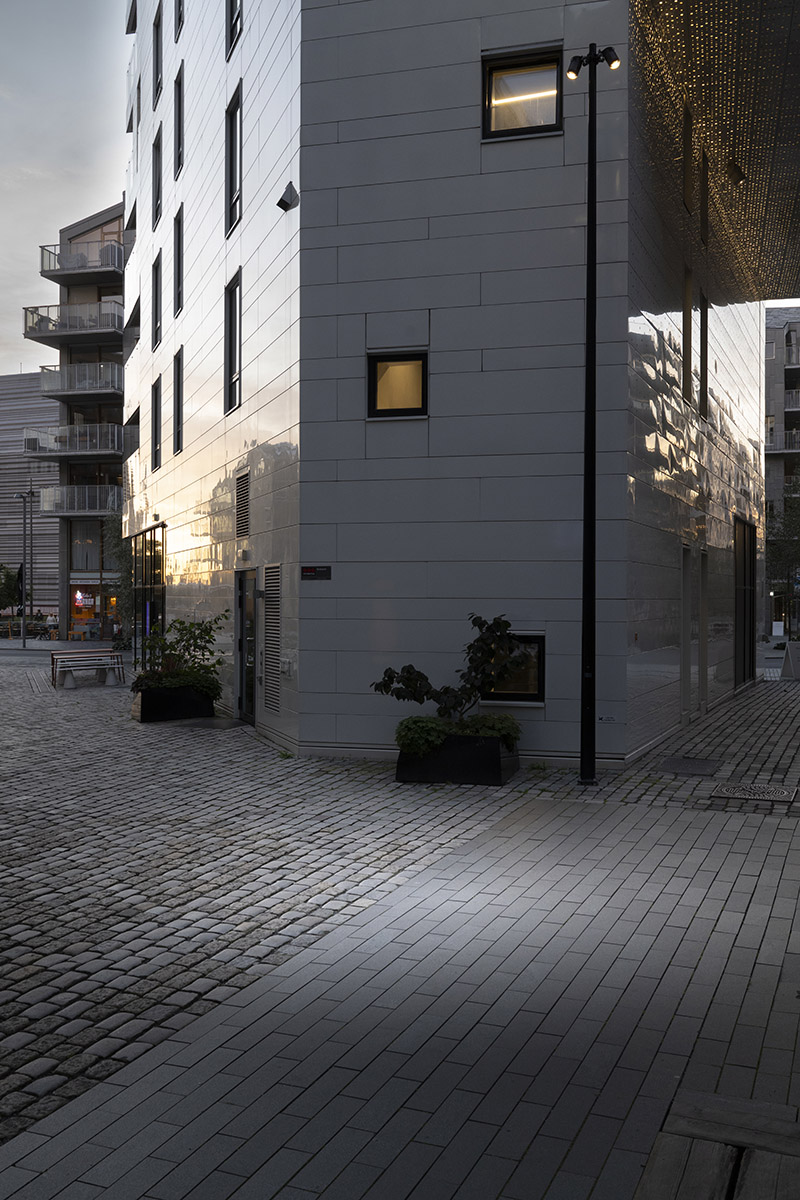 I Bjørvika kan man oppleve både ro og urbant liv midt i Oslo. Foto: Glenn Røkeberg